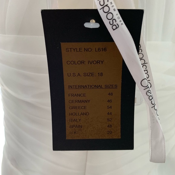 White wedding dress never worn or altered! - Picture 5 of 8